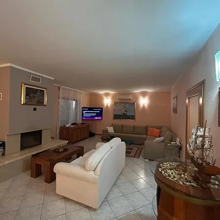 Desideria Villa *